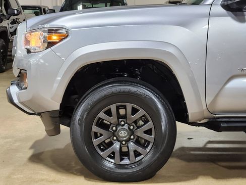 Used 2021 Toyota Tacoma SR5 RWD image 5