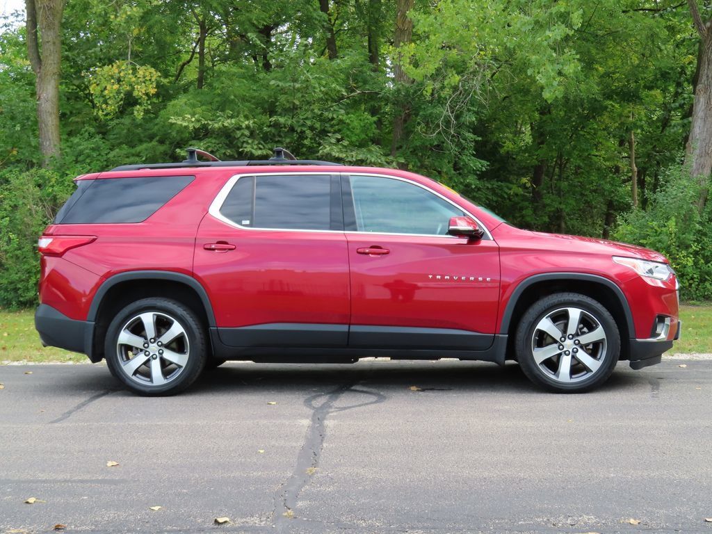 Used 2019 Chevrolet Traverse LT w/ LT Premium Package AWD/4WD image 2