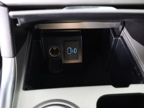 Used 2022 Ford Explorer XLT w/ Equipment Group 202A AWD/4WD image 57