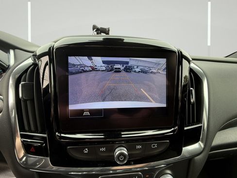 Used 2023 Chevrolet Traverse LT image 18