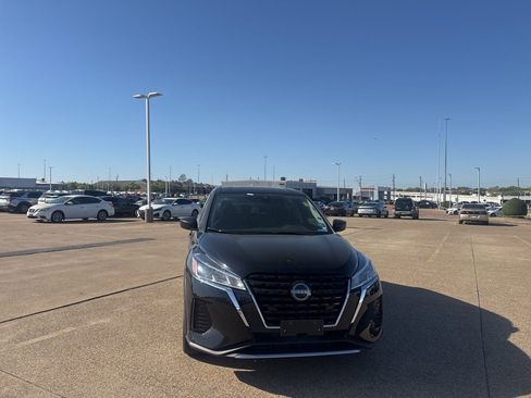 Certified 2023 Nissan Kicks S image 4