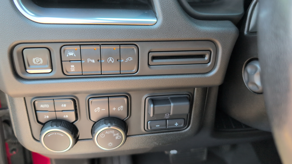 Used 2021 Chevrolet Tahoe RST w/ Luxury Package AWD/4WD image 14