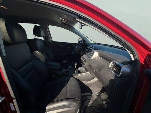 Used 2017 Kia Sorento LX w/ LX Convenience Package image 19