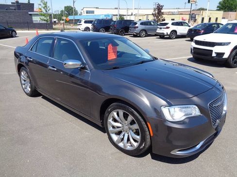 Used 2020 Chrysler 300 Touring w/ Chrome Appearance Package RWD image 3