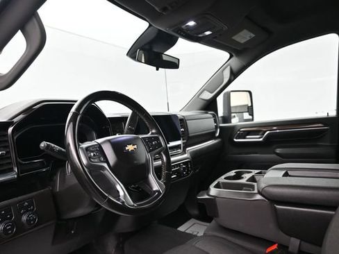 Used 2024 Chevrolet Silverado 2500 LT AWD/4WD image 9