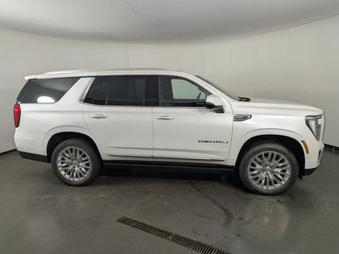 Used 2025 GMC Yukon Denali w/ Denali Reserve Package image 8