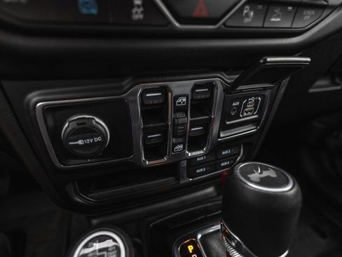 Used 2022 Jeep Wrangler Unlimited Sahara w/ Cold Weather Group image 17