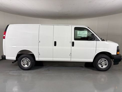 New 2026 Chevrolet Express 2500 w/ Driver Convenience Package RWD image 11