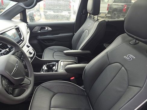 New 2026 Chrysler Pacifica Limited w/ S Appearance Package image 15