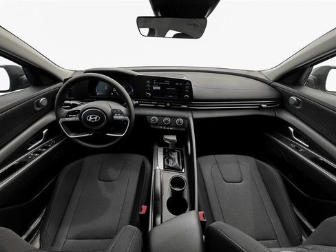 New 2025 Hyundai Elantra SE image 13