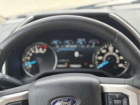 Used 2015 Ford F150 Lariat image 25