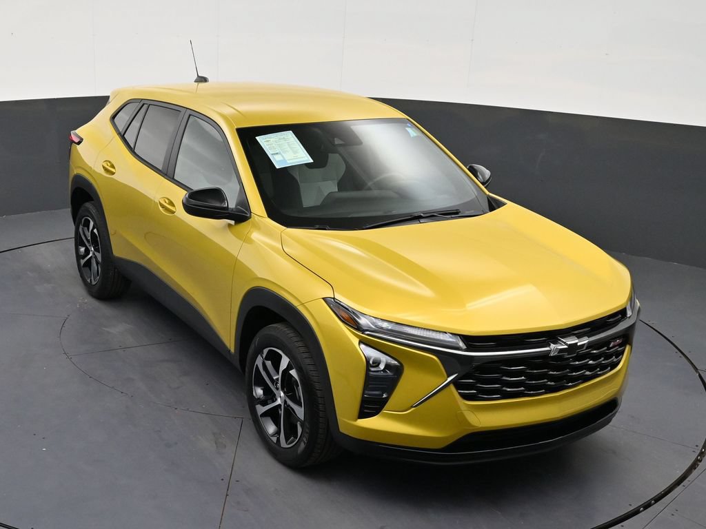 Used 2025 Chevrolet Trax RS FWD image 18