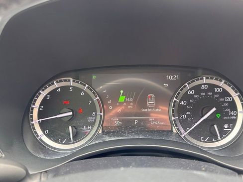 Used 2022 Toyota Highlander XLE AWD/4WD image 23