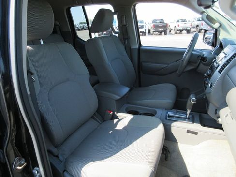 Used 2014 Nissan Frontier SV w/ SV Value Truck Package AWD/4WD image 21