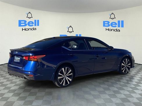 Used 2021 Nissan Altima 2.5 SR w/ SR Premium Package image 4