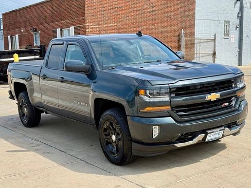 Used 2017 Chevrolet Silverado 1500 LT w/ All Star Edition AWD/4WD image 4