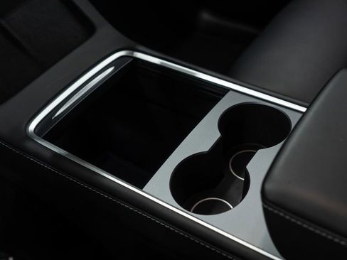 Used 2024 Tesla Model Y Long Range image 22