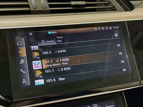 Used 2021 Audi e-tron Premium w/ Convenience Plus Package AWD/4WD image 21