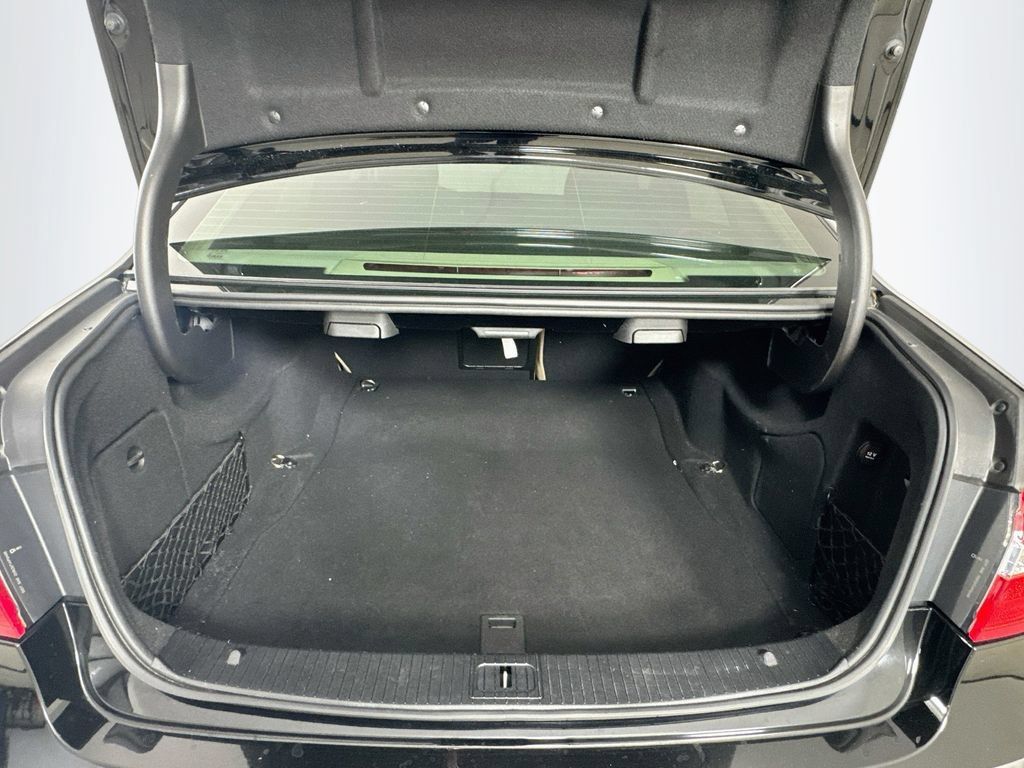 Used 2013 Mercedes-Benz E 350 4MATIC Sedan image 31