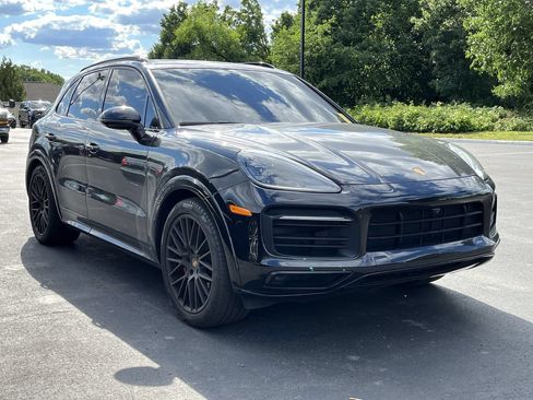 Used 2022 Porsche Cayenne GTS AWD/4WD image 2