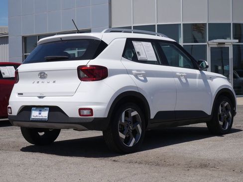 Used 2025 Hyundai Venue SEL FWD image 18