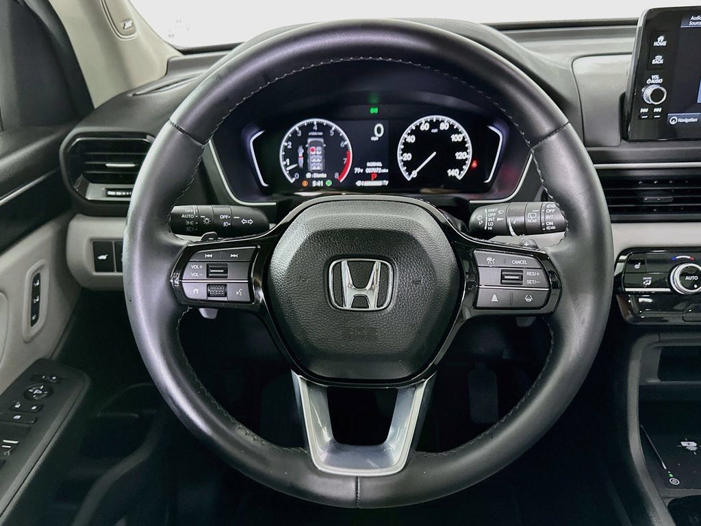 Used 2025 Honda Pilot Touring image 18