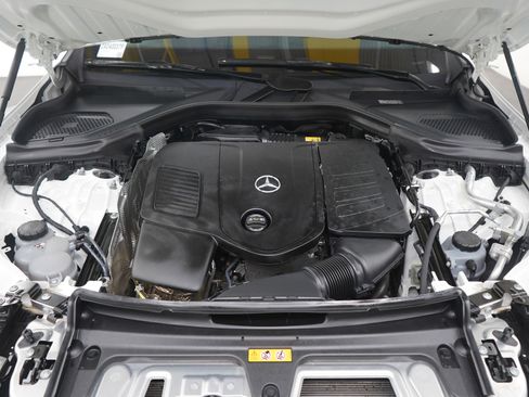 Used 2024 Mercedes-Benz GLC 300 4MATIC image 28