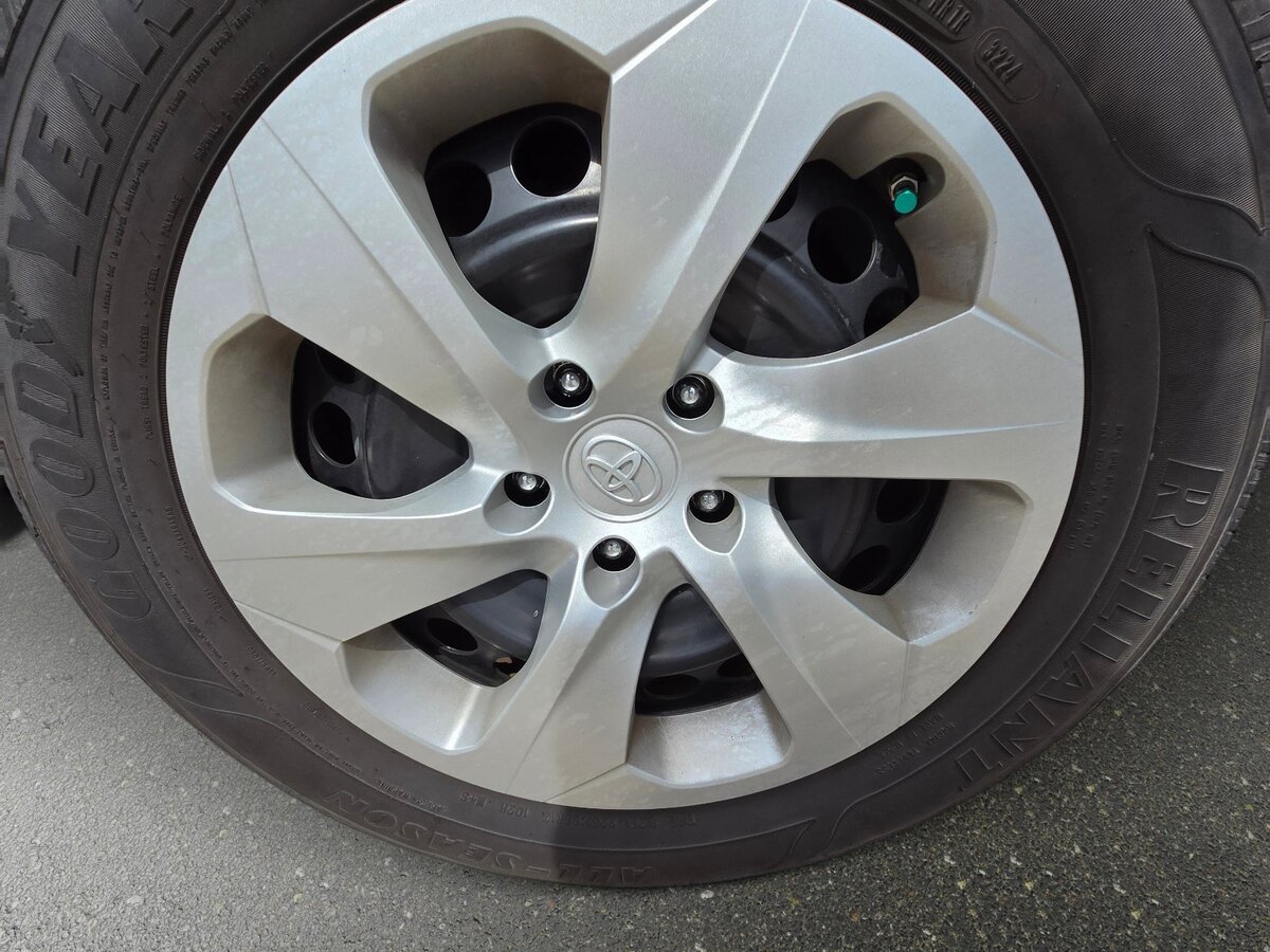 Used 2021 Toyota RAV4 LE FWD image 9