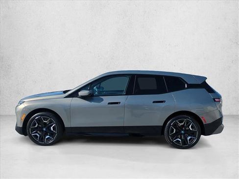 Used 2023 BMW iX xDrive50 w/ Sport Package AWD/4WD image 9