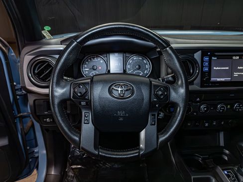 Used 2019 Toyota Tacoma TRD Off-Road w/ Technology Package image 19