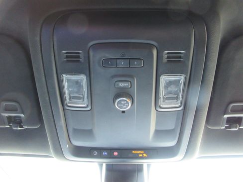 Used 2021 Chevrolet Suburban Z71 AWD/4WD image 19