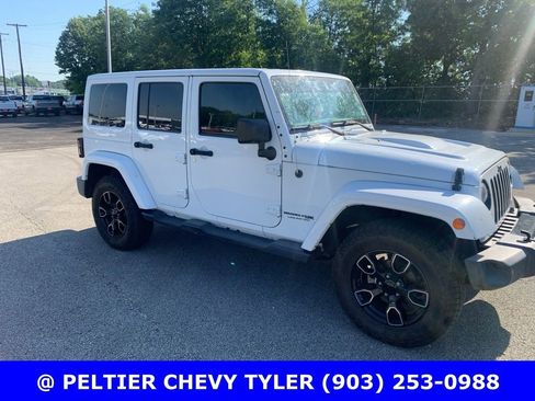 Used 2018 Jeep Wrangler Unlimited Sahara AWD/4WD image 10