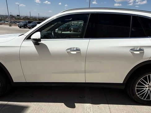 Used 2025 Mercedes-Benz GLC 300 image 9