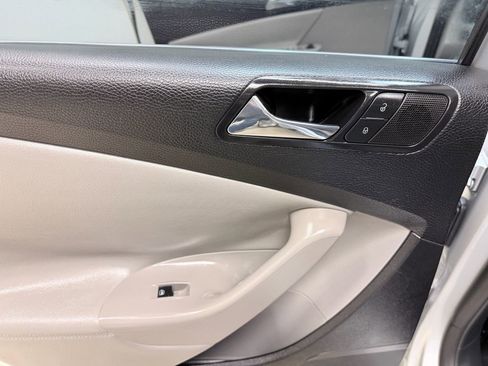 Used 2007 Volkswagen Passat 2.0T image 36