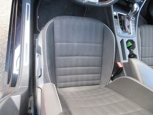 Used 2019 Volkswagen Jetta GLI image 11