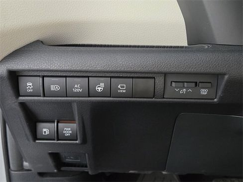 Used 2024 Toyota Sienna Platinum image 37