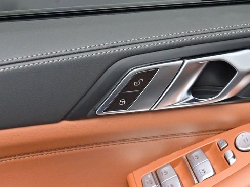 Used 2024 BMW X7 xDrive40i w/ M Sport Package image 10