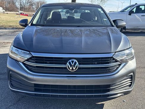 Used 2024 Volkswagen Jetta SE FWD image 9