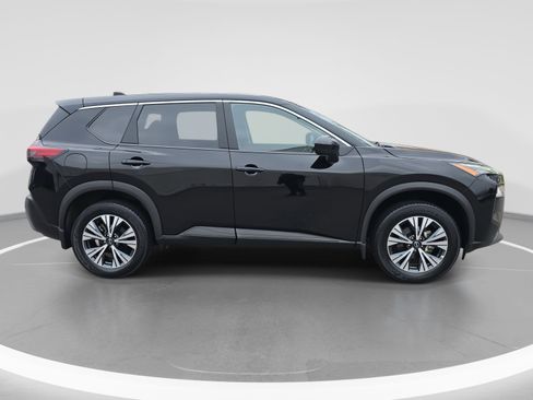 Used 2023 Nissan Rogue SV image 4