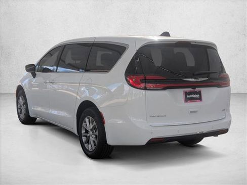New 2026 Chrysler Pacifica Select image 9