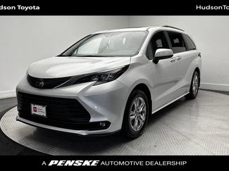 Used 2026 Toyota Sienna XLE FWD video 1