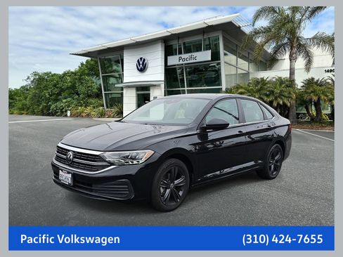 Used 2022 Volkswagen Jetta SE w/ Panoramic Sunroof Package FWD image 1