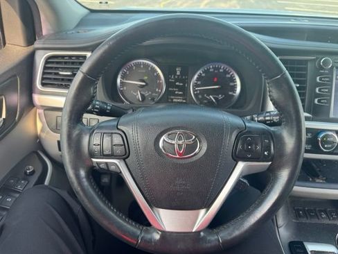 Used 2015 Toyota Highlander XLE AWD/4WD image 21