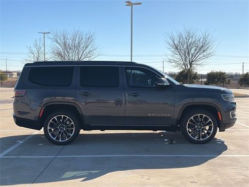 Used 2022 Jeep Wagoneer Series III w/ Premium Group I image 10