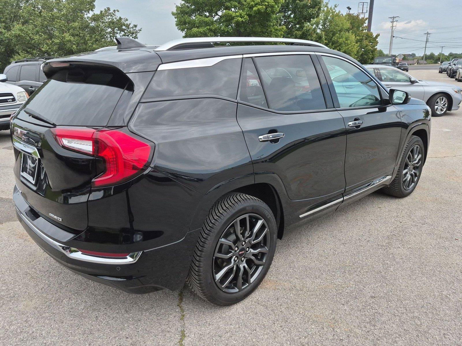 Used 2023 GMC Terrain Denali w/ Black Diamond Edition AWD/4WD image 5
