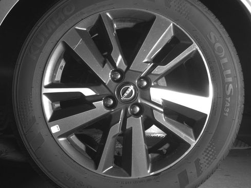 Used 2025 Nissan Versa SV FWD image 14