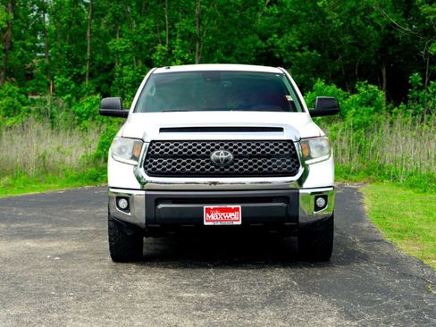 Used 2018 Toyota Tundra SR5 w/ SR5 Upgrade Package AWD/4WD image 4