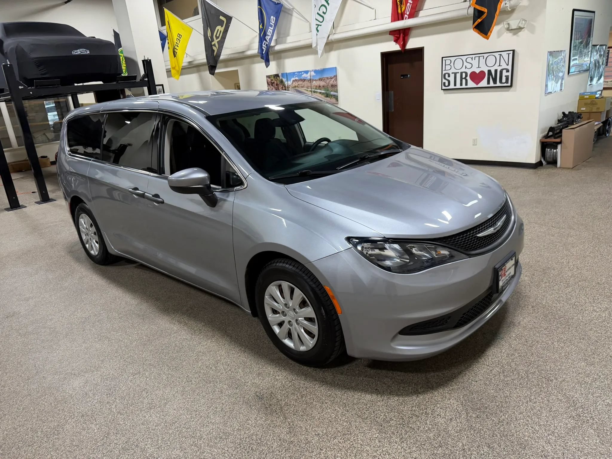 Used 2021 Chrysler Voyager L FWD image 13