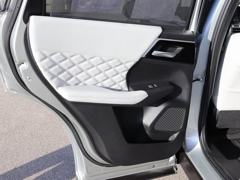 Used 2023 Mitsubishi Outlander SEL image 7