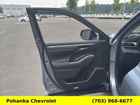 Used 2023 Toyota Highlander Platinum AWD/4WD image 22
